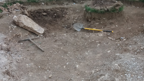 Toujours dans la terre...