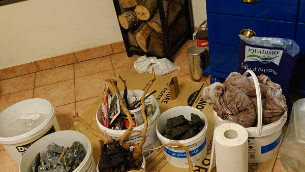 Ce qui reste des accessoires pour composer le hardscape