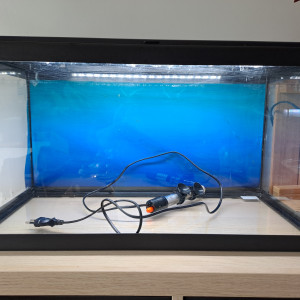Aquarium 60l peu servi avec meuble