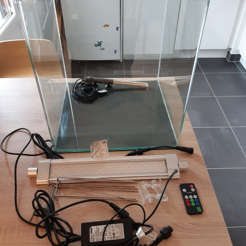 Nanocube DENNERLE 60L + rampe LED JBL