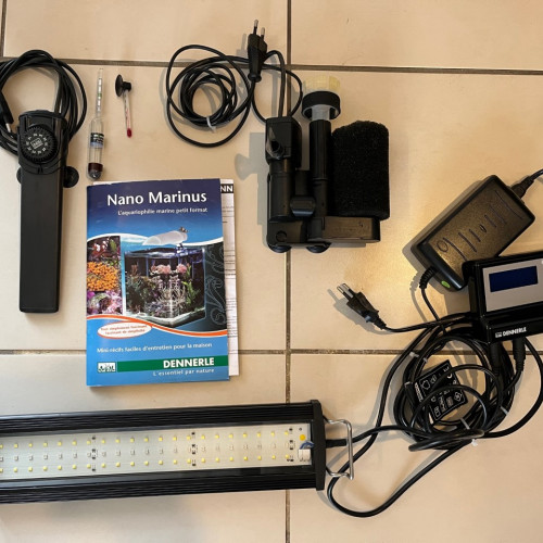Aquarium DENNERLE eau de mer avec accessoires DENNERLE haute qualité(chauffage, lumière, variateur)