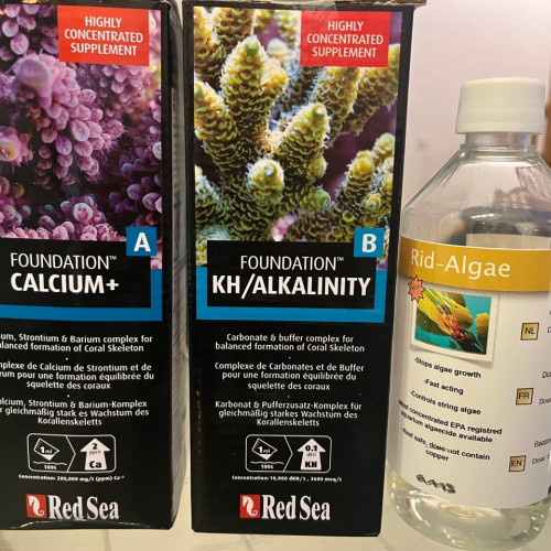 Lot de trois produits pour aquarium eau de mer