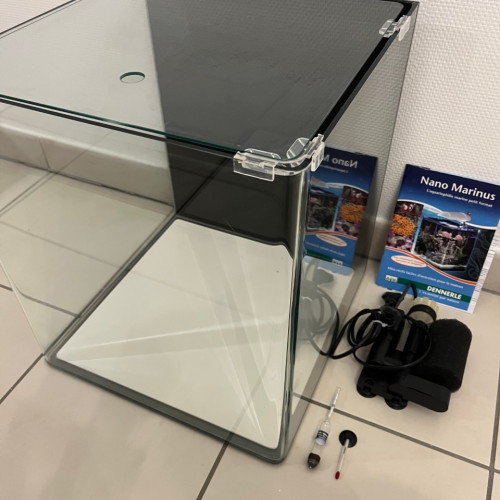 Aquarium DENNERLE eau de mer (cuve + bio-circulator + densimètre)