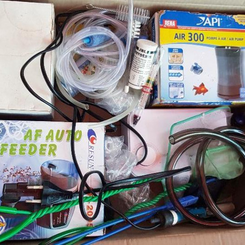 Vends pour cause arrêt aquariophilie un aquarium JUWEL Rekord 800 110 L (IdéalL débutant) avec tout son équipement et accessoires