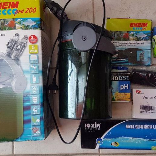 Vends pour cause arrêt aquariophilie un aquarium JUWEL Rekord 800 110 L (IdéalL débutant) avec tout son équipement et accessoires