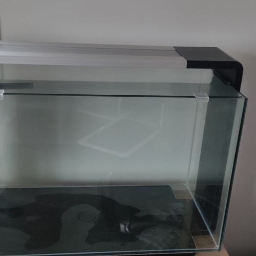 Aquarium 120L avec meuble et produits d'entretien