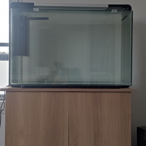 Aquarium 120L avec meuble et produits d'entretien