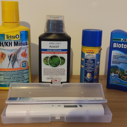 Aquarium 120L avec meuble et produits d'entretien