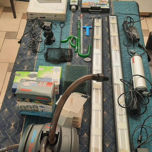 Aquarium équipement complet