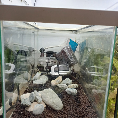 Aquarium 20L équipé sol technique