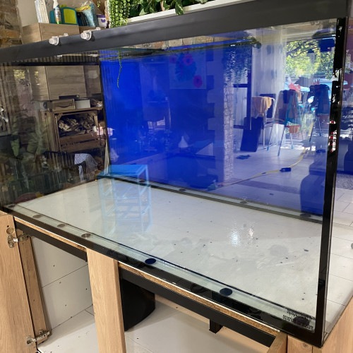 Aquarium 150/70/70 plus meuble  735 litres