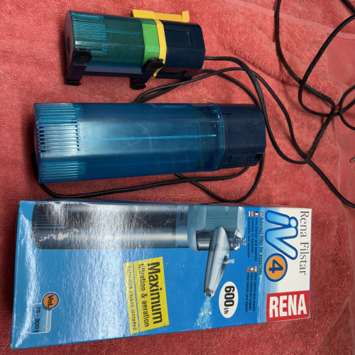 Pompes, filtres et resistances.