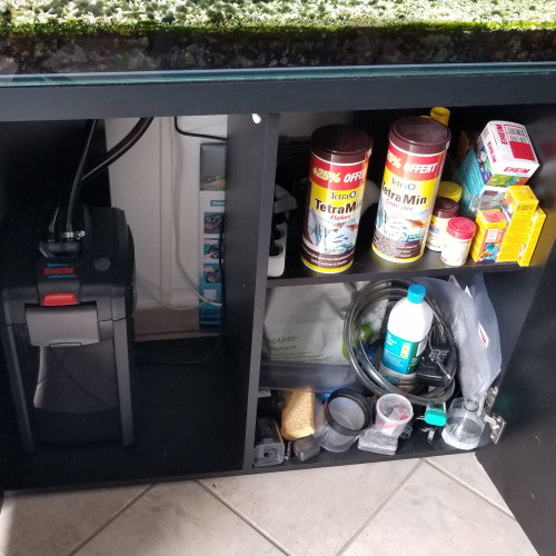 Superbe aquarium complet 240 litres avec meuble, décor, accessoires et poissons