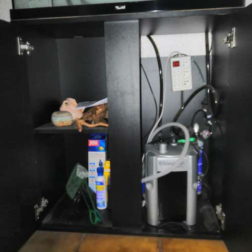 Vends Aquarium 200l avec meuble + filtre + accessoires