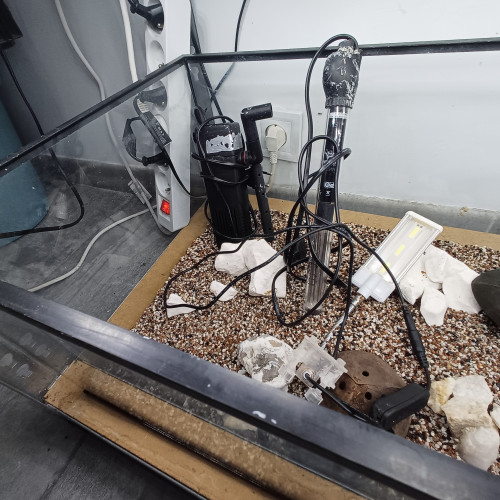 Aquarium 80L entièrement équipé