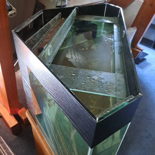 Aquarium d'angle 300L pas cher + meuble
