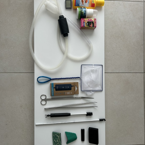 Aquarium 240L + filtre + chauffage + pompe +  éclairage + materiels
