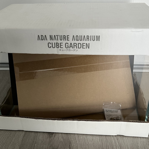 1 aquarium ADA Cube Garden Mini-M 20 litres 36x22x26cm épaisseur du verre 5mm avec couvercle en verre ENVOI POSSIBLE