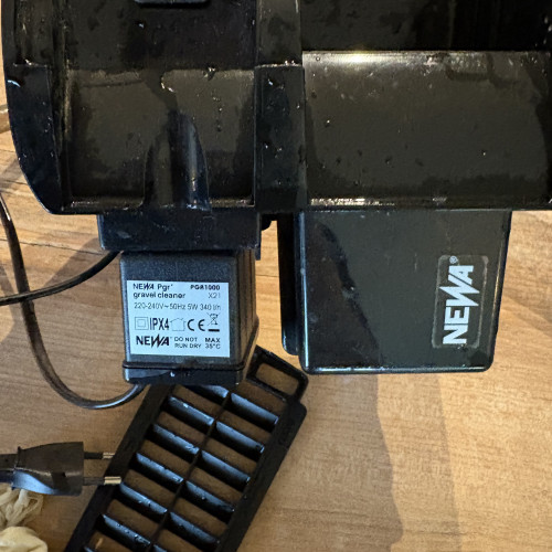 Cède aquarium complet et système de nettoyage