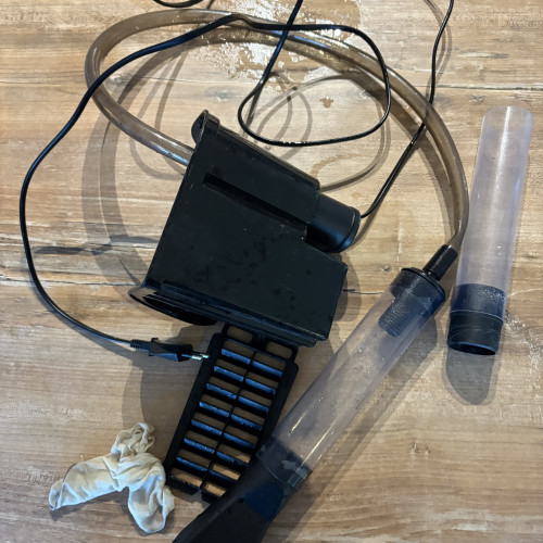 Cède aquarium complet et système de nettoyage