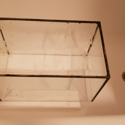 Lot aquarium elevage crevette+box ugf+eclairage