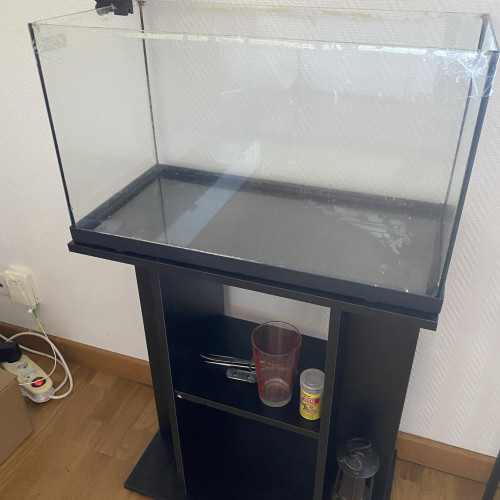 Cède aquarium complet et système de nettoyage