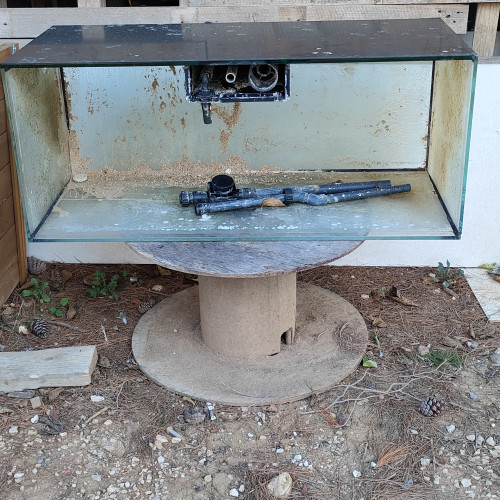 Don Red Sea Reefer 350 avec son meuble noir (A remettre en état)