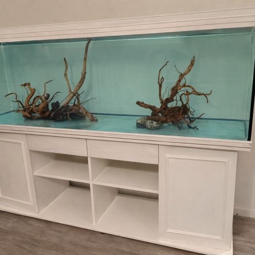 Vend aquarium 700 litres avec meuble et lumières