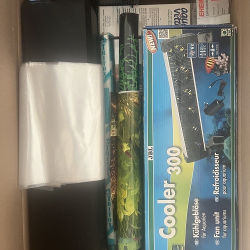 Aquarium 360 litres et environnement très complet