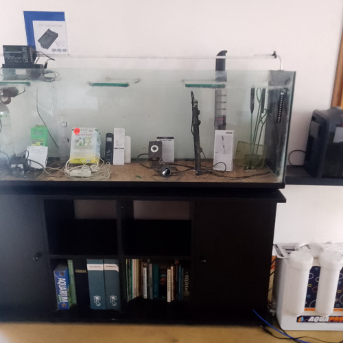 Vends aquarium 300 litres tout équipé