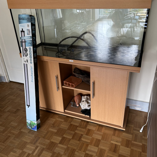 Vends Aquarium Juwel complet 240 L avec meuble