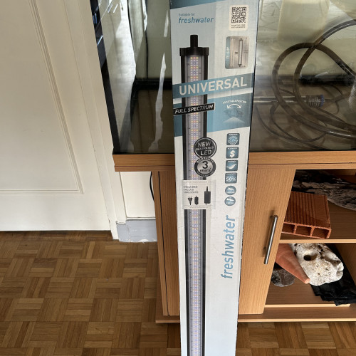 Vends Aquarium Juwel complet 240 L avec meuble