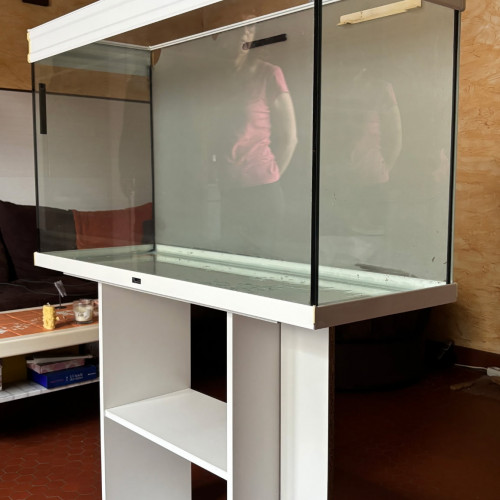 Aquarium et meuble