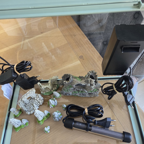 Aquarium 24 litres équipé