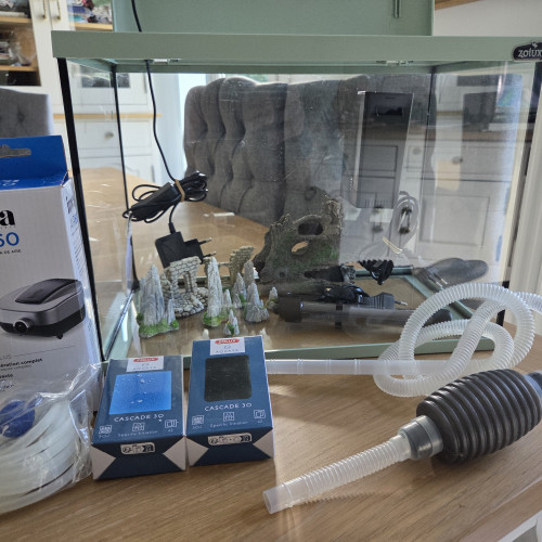 Aquarium 24 litres équipé