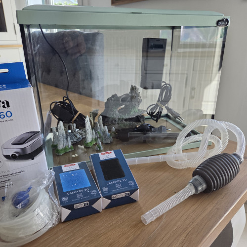 Aquarium 24 litres équipé