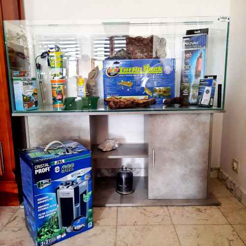 Aquarium complet 240L+ meuble + accessoires  état neuf servi 1 mois