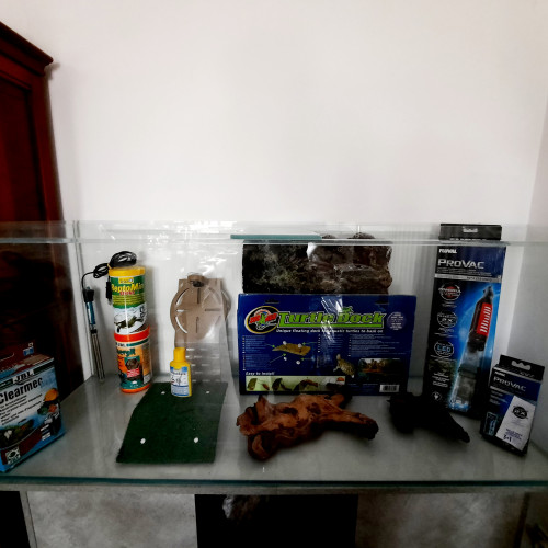 Aquarium complet 240L+ meuble + accessoires  état neuf servi 1 mois