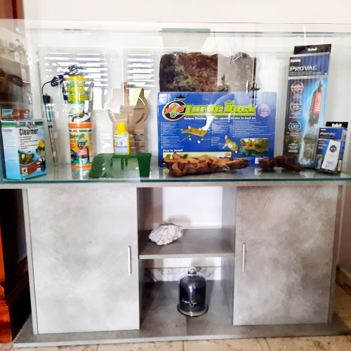 Aquarium complet 240L+ meuble + accessoires  état neuf servi 1 mois