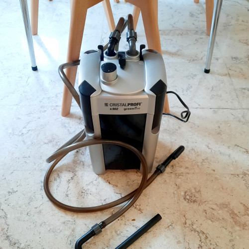 Aquarium complet 240L+ meuble + accessoires  état neuf servi 1 mois