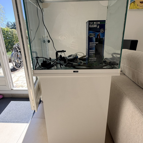 Aquarium 100L + meuble + pompe