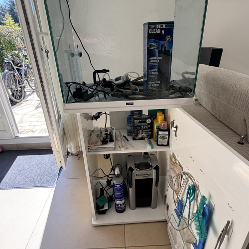 Aquarium 100L + meuble + pompe