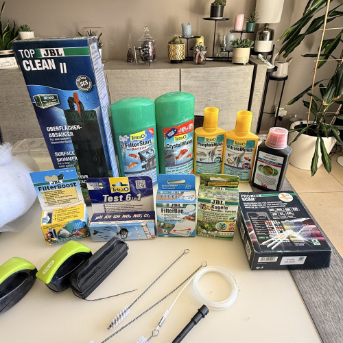 Aquarium 100L + meuble + pompe