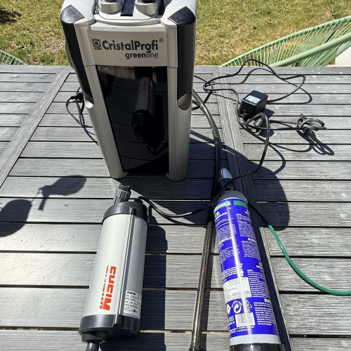 Aquarium 100L + meuble + pompe