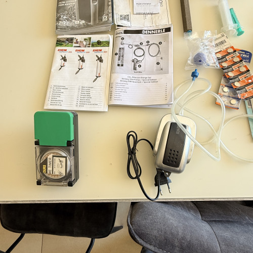 Aquarium 100L + meuble + pompe