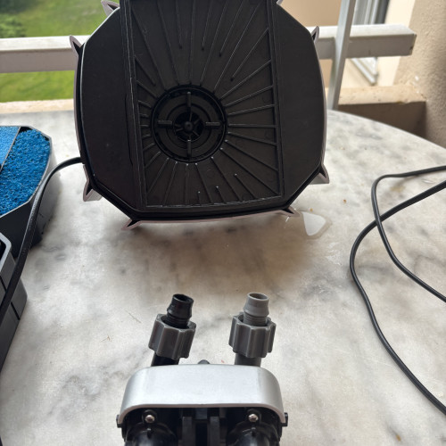 Pompe JBL e402