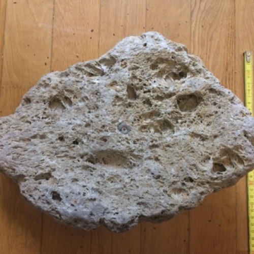 pierre flottante de grande taille