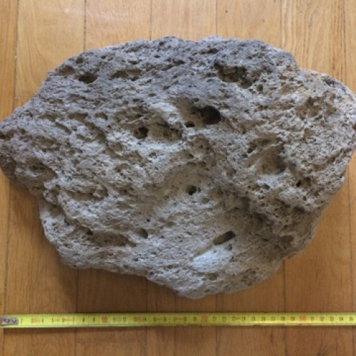 pierre flottante de grande taille