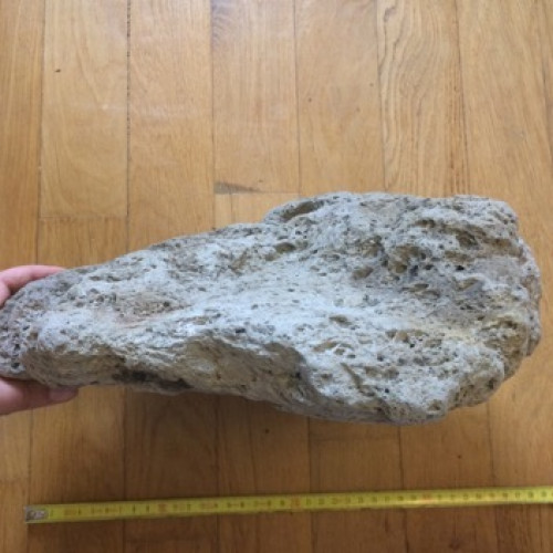 pierre flottante de grande taille