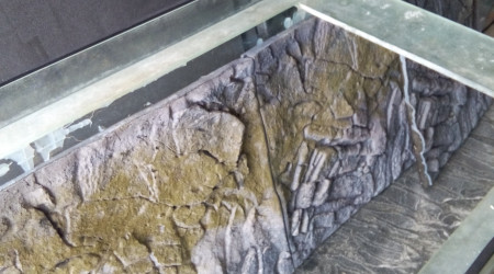 Panneaux reliefs, direction poubelle !